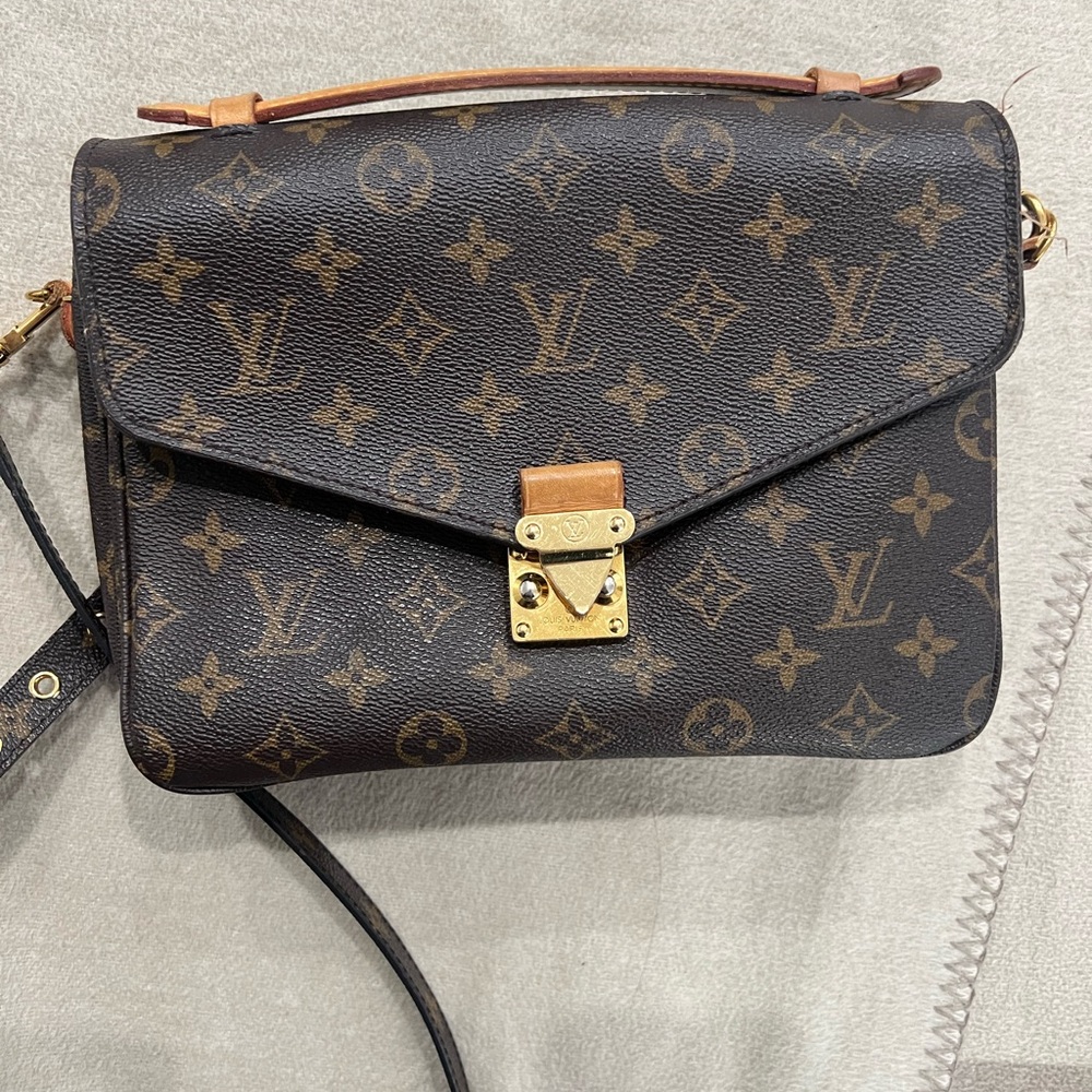 Louis Vuitton Pochette Metis